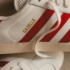 Leder Sneaker|Terrace Casual Sneaker*Adidas Gazelle Crystal White / Beta Scarlett / Crew White