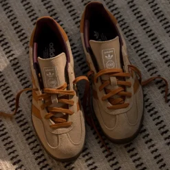Leder Sneaker|Terrace Casual Sneaker*Adidas Gazelle Indoor Warm Sandstone / Craft Ochre / Shadow Red