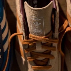 Leder Sneaker|Terrace Casual Sneaker*Adidas Gazelle Indoor Warm Sandstone / Craft Ochre / Shadow Red
