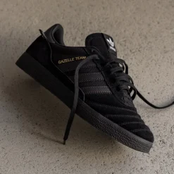 Leder Sneaker|Terrace Casual Sneaker*Adidas Gazelle Team Core Black / Carbon / Footwear White