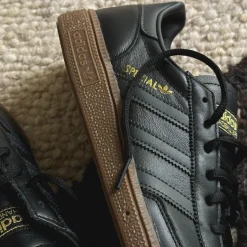 Leder Sneaker|Terrace Casual Sneaker*Adidas Handball Spezial Core Black / Carbon / Gold Metallic