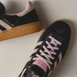Leder Sneaker|Terrace Casual Sneaker*Adidas Handball Spezial W Core Black / Clear Pink / Gum 1