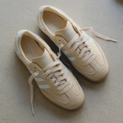 Leder Sneaker|Terrace Casual Sneaker*Adidas Samba OG W Core Black / Sand Strata / Sky Tint