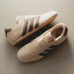 Leder Sneaker|Terrace Casual Sneaker*Adidas Taekwondo W Magic Beige / Wonder White / Gum 3