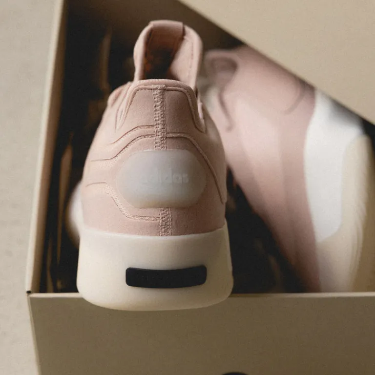 Leder Sneaker*Adidas x Fear of God Athletics II Ash Pearl / Ash Pearl / Ash Pearl