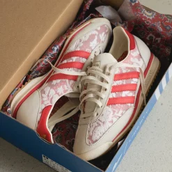 Leder Sneaker|Terrace Casual Sneaker*Adidas x Liberty London SL 72 OG W Footwear White / Cream White / Beta Scarlett