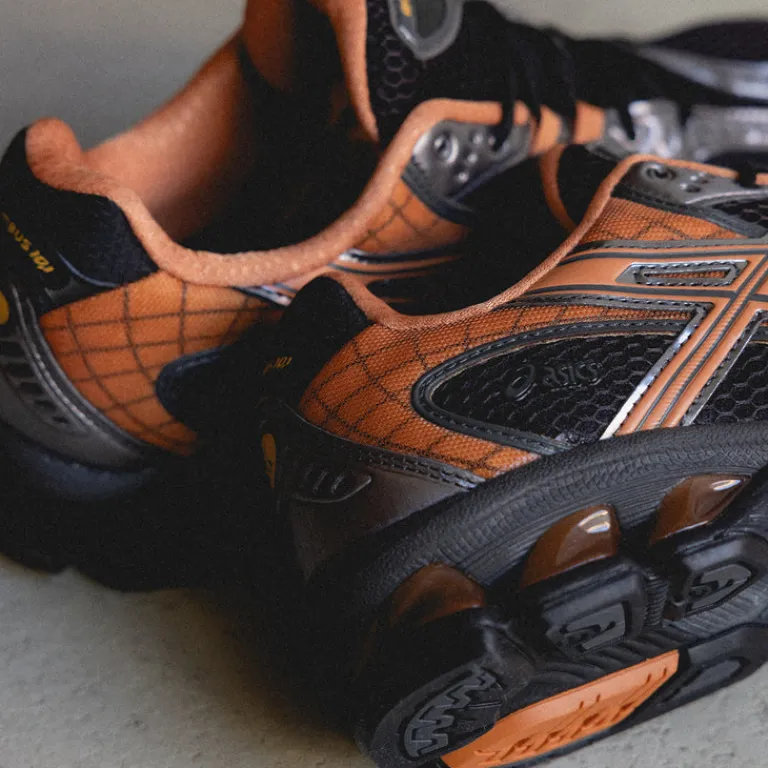 Vegane Sneaker|Retro Runner*Asics GEL-Nimbus 10.1 Black / Rust Orange