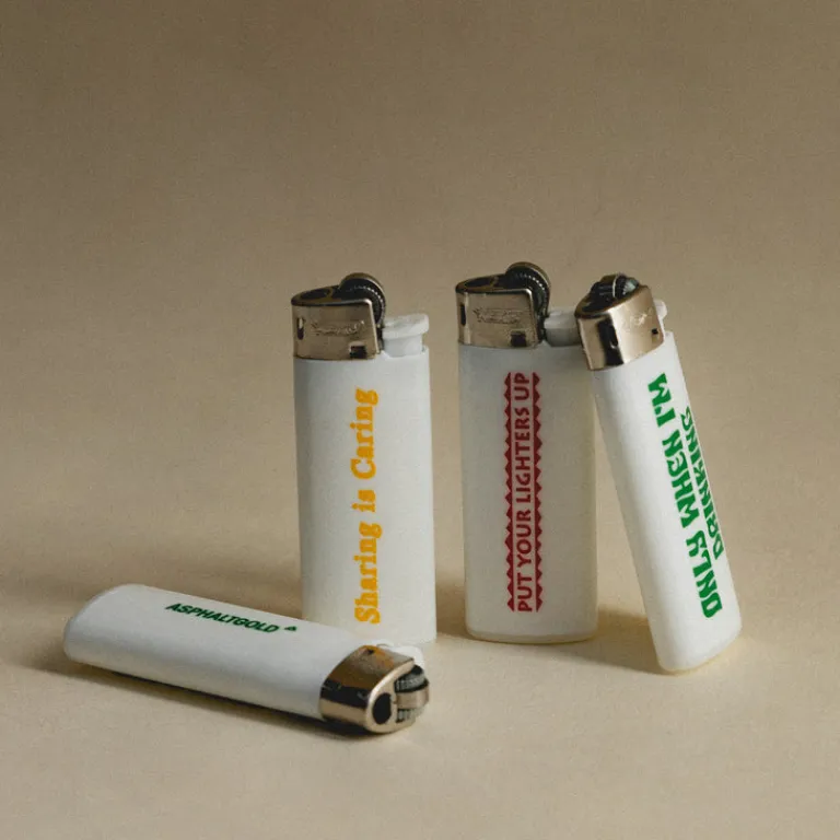 Stuff*Asphaltgold Put Your Lighters Up Lighter White / Red