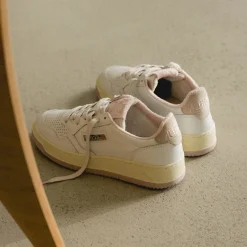 Leder Sneaker|Weiße Sneaker*Autry Medalist W *Virgin / Sponge* White / Powder Pink