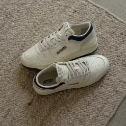 High-Top Sneaker|Leder Sneaker*Autry Med-Way Mid *Leather / Crack* Blue / Marshmallow