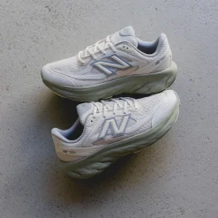 Vegane Sneaker*New Balance FF800 Linen / Olivine