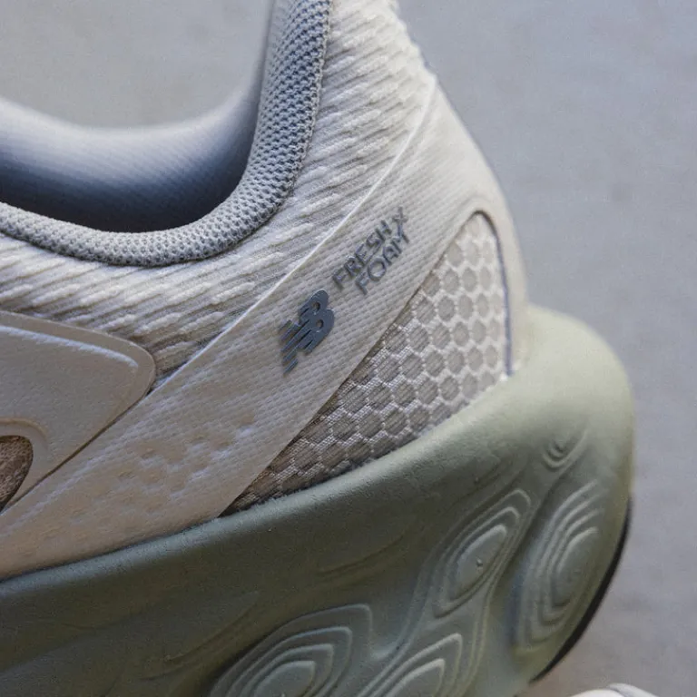 Vegane Sneaker*New Balance FF800 Linen / Olivine