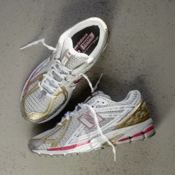 Vegane Sneaker|Weiße Sneaker*New Balance U1906RCH Silver Metallic / Dragon Berry / White