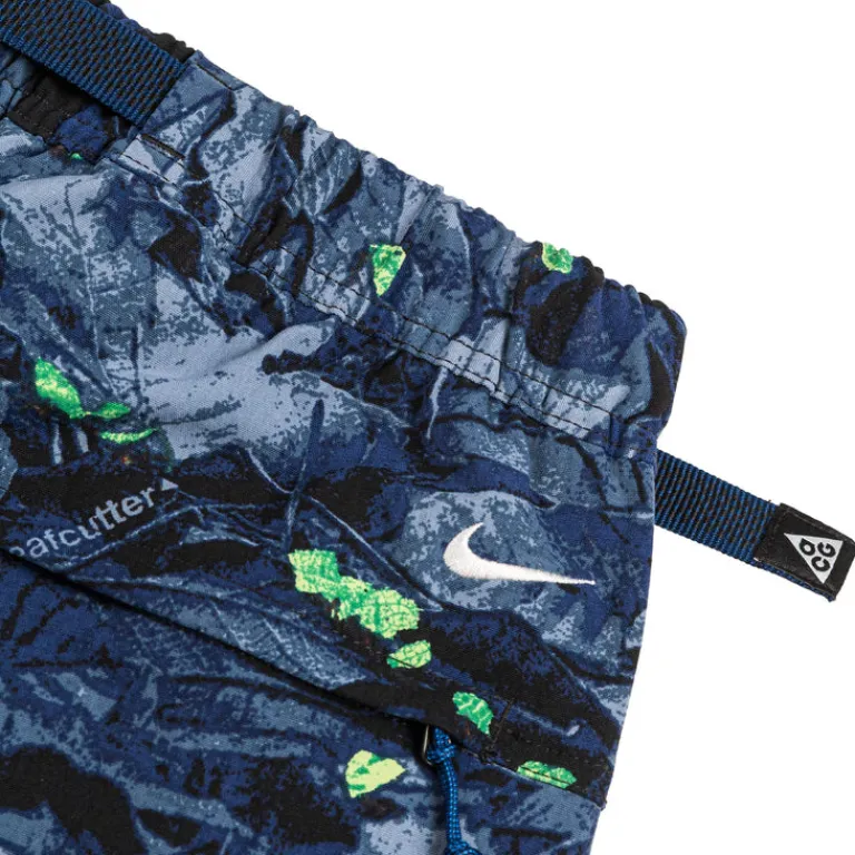 Hosen*Nike ACG "Smith Summit" Water-Repellent UV Cargo Pants Midnight Navy / Blue Void / Summit White