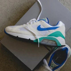 Leder Sneaker|Weiße Sneaker*Nike Air 180 White / Medium Blue / Clear Jade II / Black