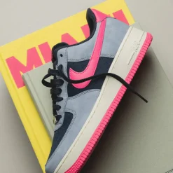 Leder Sneaker*Nike Air Force 1 '07 Dark Obsidian / Pink Blast / Ashen Slate