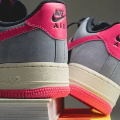 Leder Sneaker*Nike Air Force 1 '07 Dark Obsidian / Pink Blast / Ashen Slate