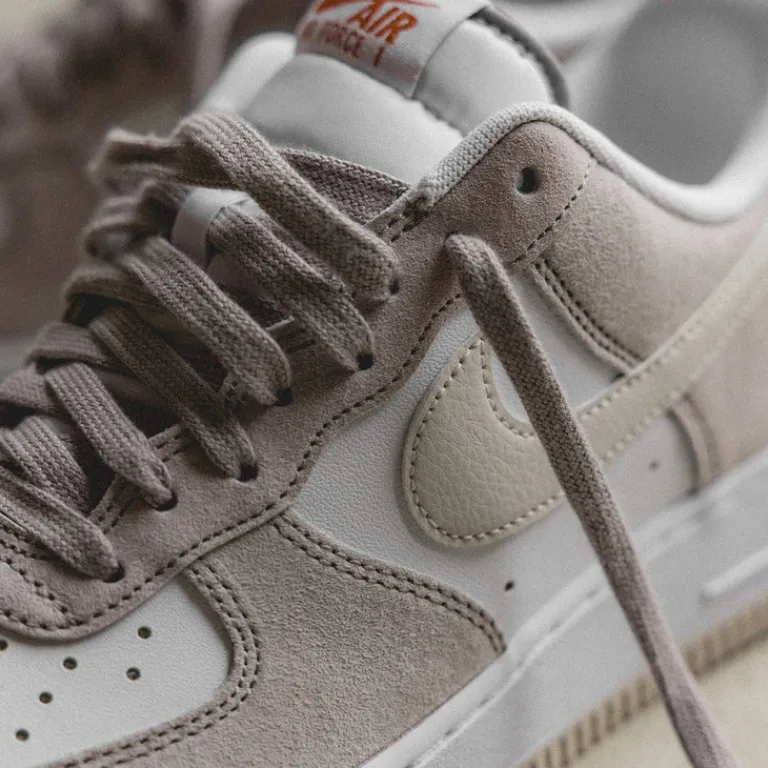 Leder Sneaker*Nike Air Force 1 '07 College Grey / Light Orewood Brown / White