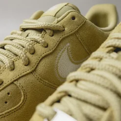Leder Sneaker*Nike Air Force 1 '07 LV8 Buff Gold / Sail