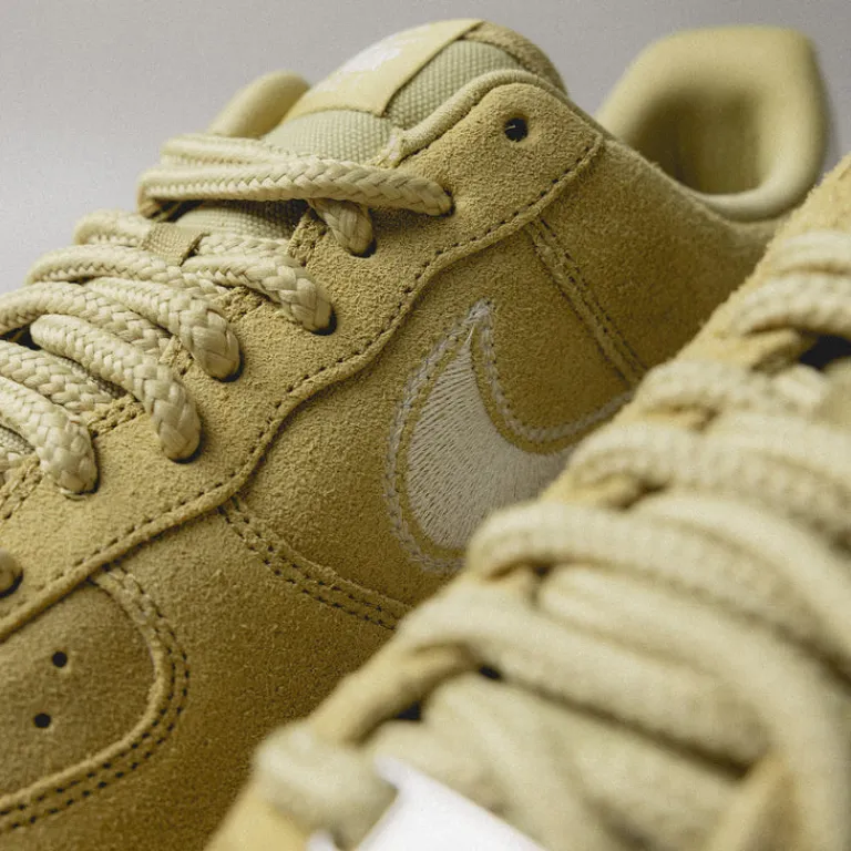 Leder Sneaker*Nike Air Force 1 '07 LV8 Buff Gold / Sail