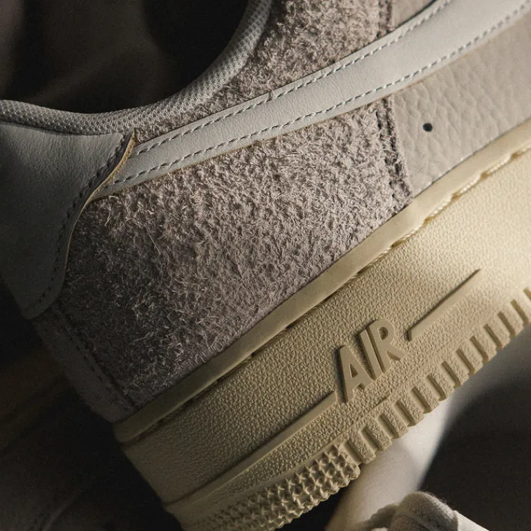 Leder Sneaker*Nike Air Force 1 '07 LX Phantom / Summit White / Light Bone