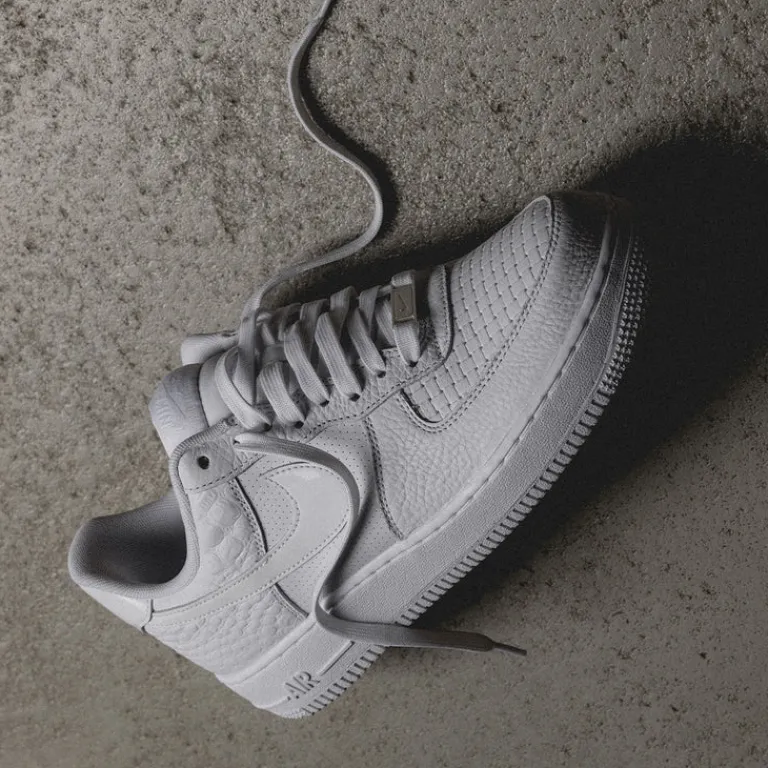 Leder Sneaker|Weiße Sneaker*Nike Air Force 1 '07 LX White / White / White