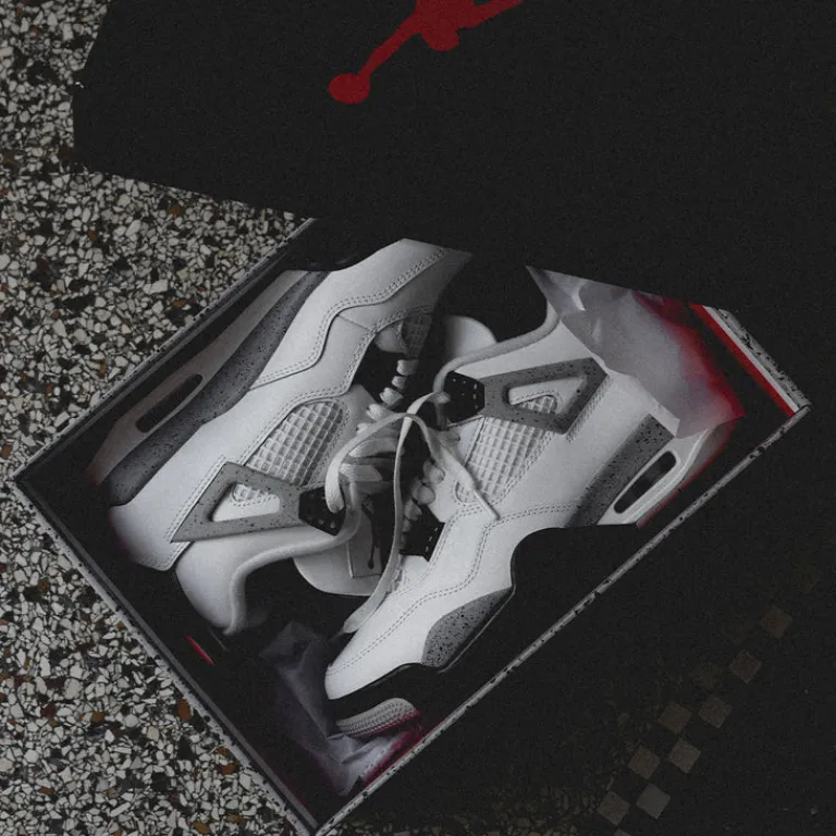 High-Top Sneaker|Leder Sneaker*Jordan Nike Air 4 Retro *White Cement* Summit White / Fire Red / Tech Grey / Black