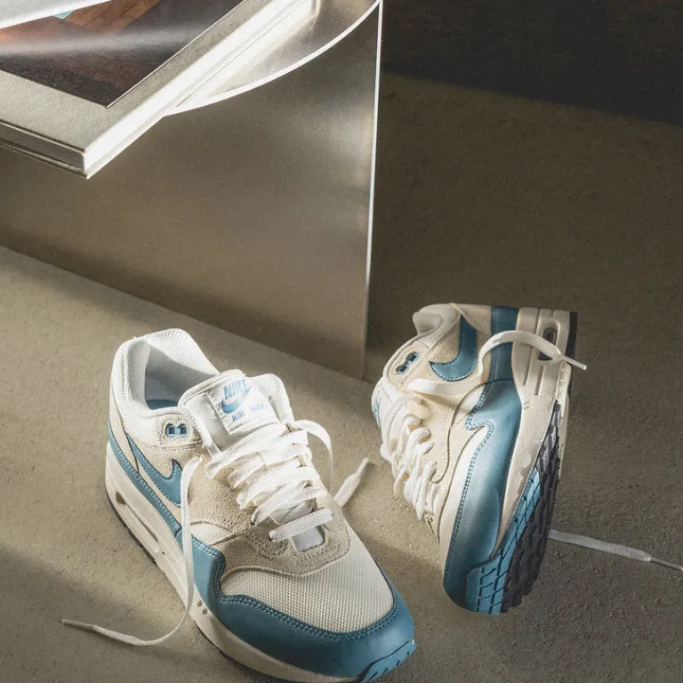 Weiße Sneaker|Retro Runner*Nike Air Max 1 Essential Soft Pearl / Smokey Blue / Light Khaki / Black