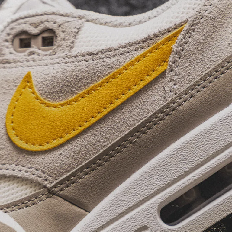 Leder Sneaker|Retro Runner*Nike Air Max 1 Essential Summit White / University Gold / Vast Grey