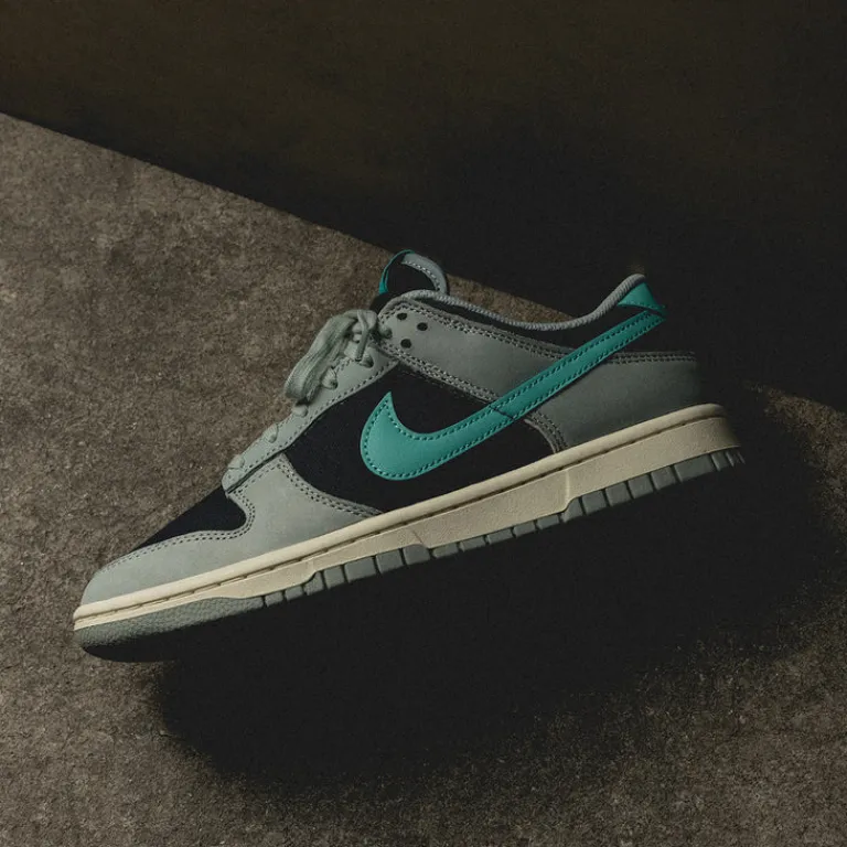 Leder Sneaker*Nike Dunk Low Retro PRM Light Pumice / Green Frost / Dark Obsidian / Coconut Milk