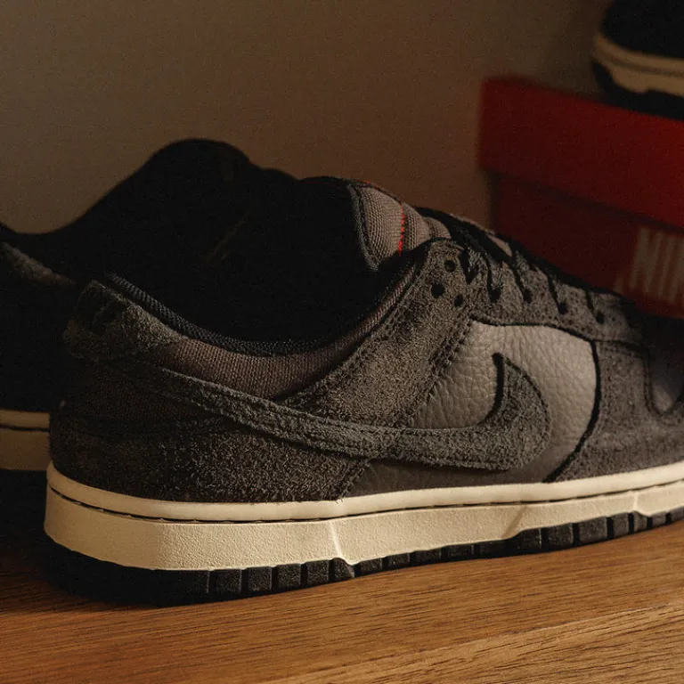 Leder Sneaker*Nike Dunk Low Retro PRM Black / Off Noir / Medium Ash / Coconut Milk