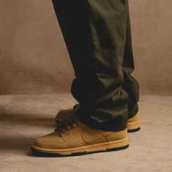 Leder Sneaker*Nike Dunk Low Retro SE Wheat / Wheat / Gum Yellow / Black
