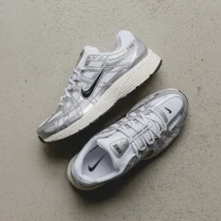 Leder Sneaker|Retro Runner*Nike P-6000 White / Black / Metallic Silver / Flat Silver
