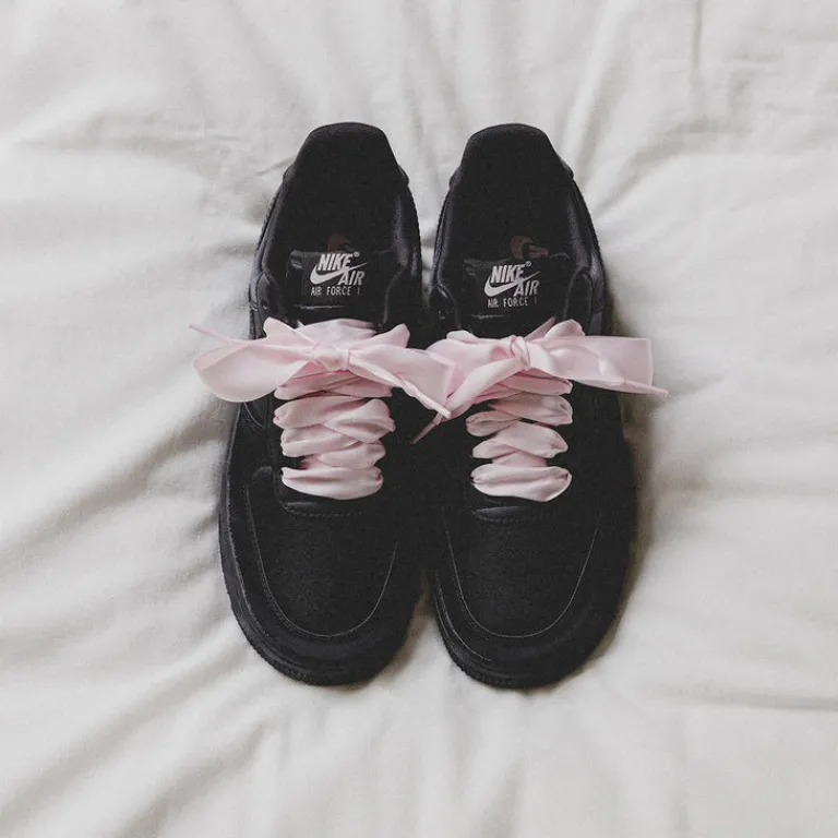Vegane Sneaker*Nike Wmns Air Force 1 ’07 LV8 Black / Black / Pink Ice