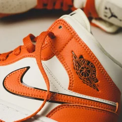 Leder Sneaker*Jordan Nike Wmns Air 1 Mid SE *Sport Spice* Coconut Milk / Sport Spice / Black / Sail