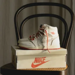 High-Top Sneaker|Leder Sneaker*Jordan Nike Wmns Air 1 Retro High OG *Rare Air Cinnabar* Sail / Cinnabar / Light Bone
