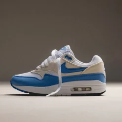 Weiße Sneaker|Retro Runner*Nike Wmns Air Max 1 White / Royal Pulse / Phantom / Black