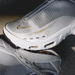 Vegane Sneaker|Weiße Sneaker*Nike Wmns Air Max Craze White / Metallic Gold / Black / Copper Moon