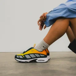 Leder Sneaker|Retro Runner*Nike Wmns Air Max SNDR Canyon Gold / Deep Ocean / Light Smoke Grey