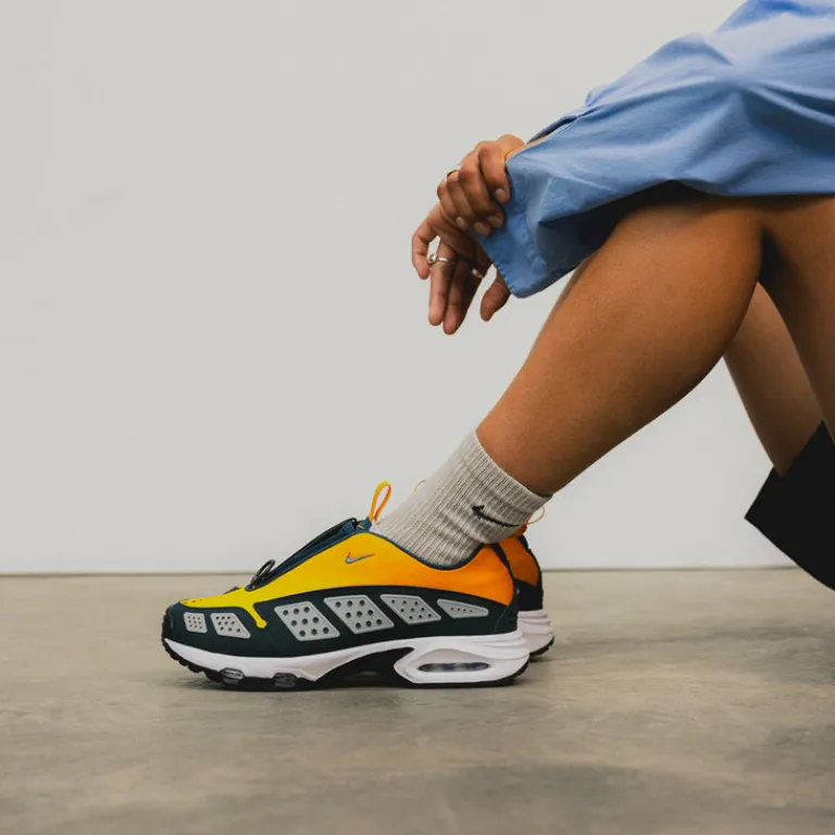 Leder Sneaker|Retro Runner*Nike Wmns Air Max SNDR Canyon Gold / Deep Ocean / Light Smoke Grey