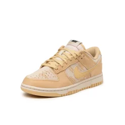 Leder Sneaker*Nike Wmns Dunk Low Light Orewood Brown / University Red / Black / Sesame