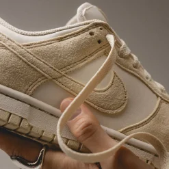 Leder Sneaker*Nike Wmns Dunk Low *Next Nature* Soft Pearl / Beach / Pale Ivory / White