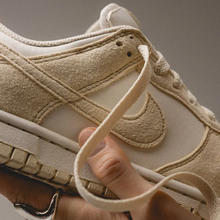 Leder Sneaker*Nike Wmns Dunk Low *Next Nature* Soft Pearl / Beach / Pale Ivory / White