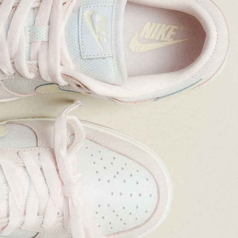 Leder Sneaker*Nike Wmns Dunk Low PRM Light Soft Pink / Coconut Milk