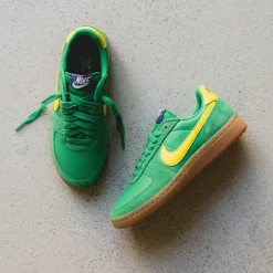 Leder Sneaker|Terrace Casual Sneaker*Nike Wmns Field General Stadium Green / Sail / Diffused Blue / Lightning