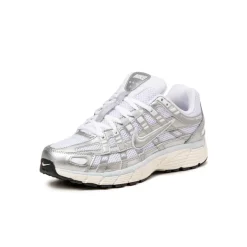 Leder Sneaker|Weiße Sneaker*Nike Wmns P-6000 White / Metallic Silver / Blue Tint / Sail