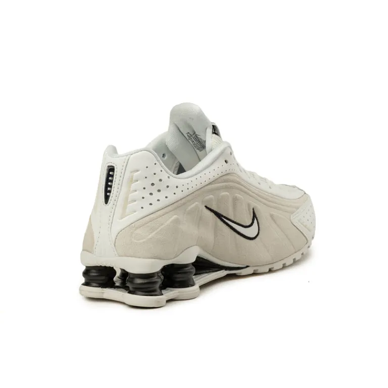 Leder Sneaker|Weiße Sneaker*Nike Wmns Shox R4 Summit White / Black / Light Orewood Brown