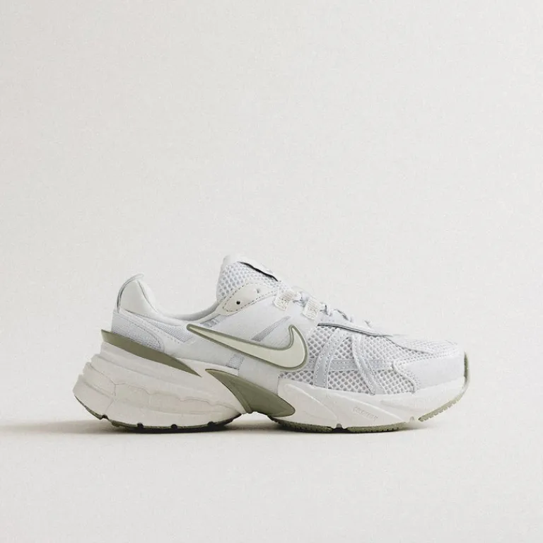 Leder Sneaker|Chunky Sneaker*Nike Wmns V2K Run Photon Dust / Light Silver / Summit White / Ligth Army Sail / Light Bone