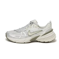 Leder Sneaker|Chunky Sneaker*Nike Wmns V2K Run Photon Dust / Light Silver / Summit White / Ligth Army Sail / Light Bone