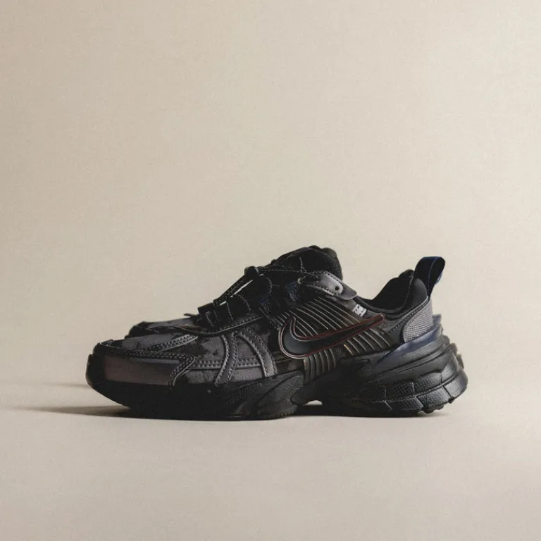Leder Sneaker|Chunky Sneaker*Nike Wmns V2K Run Metallic Dark Grey / Black / Dark Smoke Grey